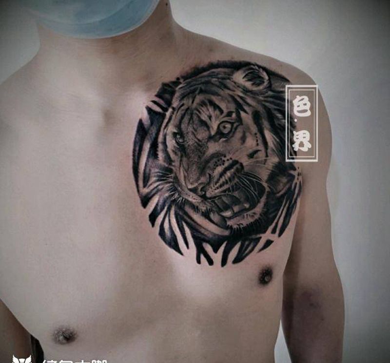 修改，添加纹身图片_胸部欧美写实纹身图案