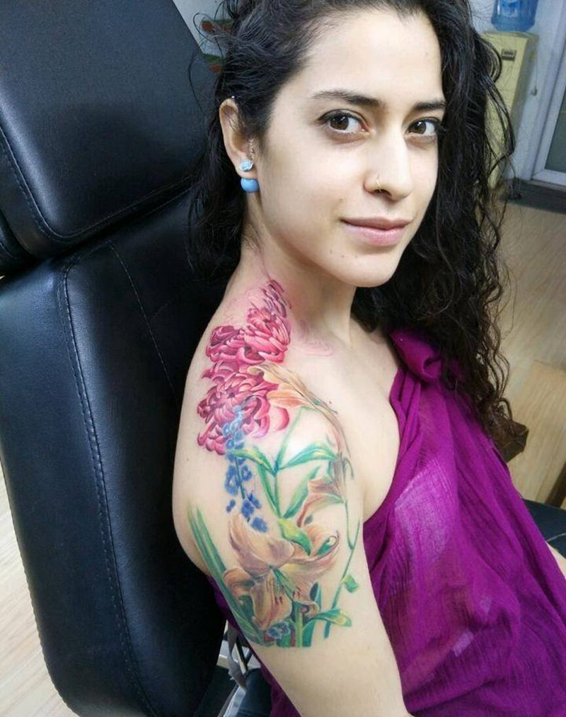 彩色写实花纹身图片