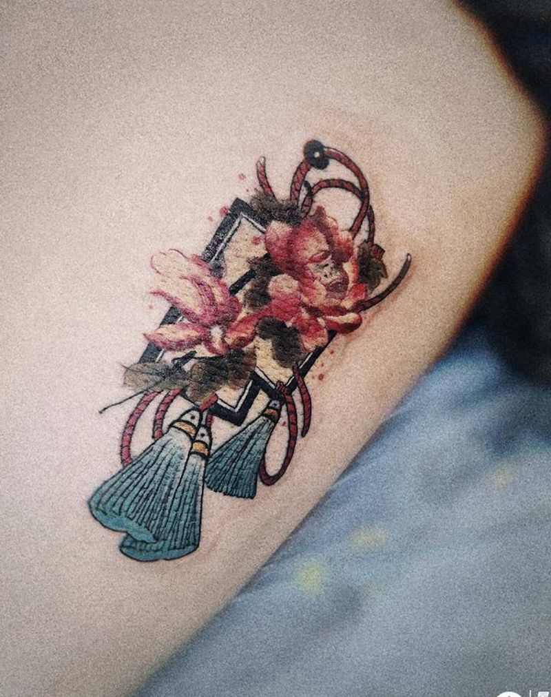 御牌纹身图片_臀部纹身图案