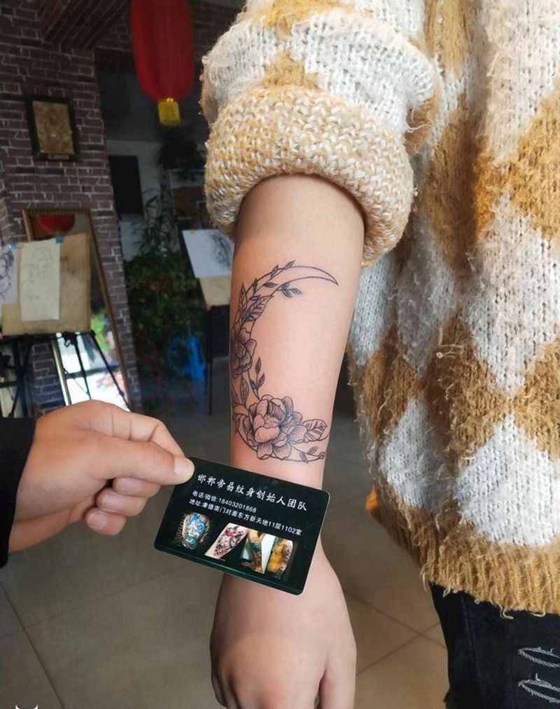 小花纹身图片_手臂欧美写实纹身图案