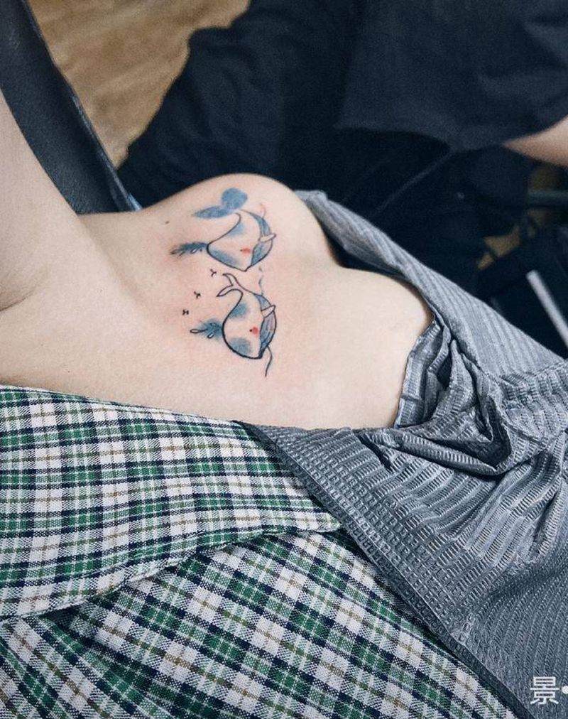 指纹小海豚纹身图片_肩部纹身图案