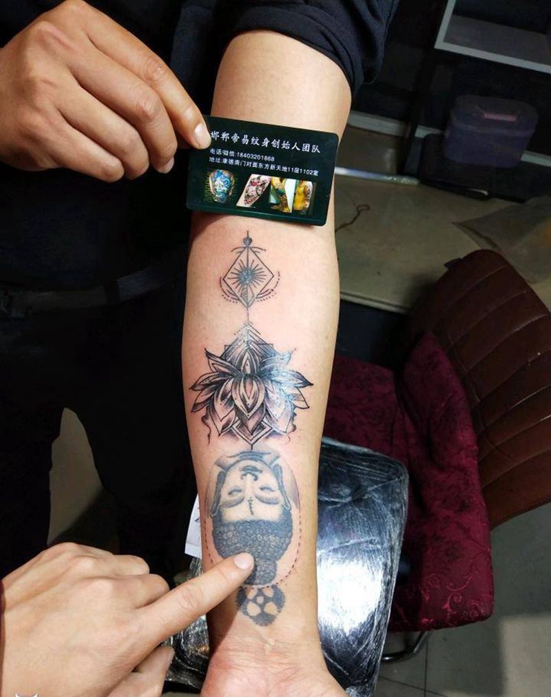 图腾梵花纹身图片_手臂图腾点刺图腾纹身图案