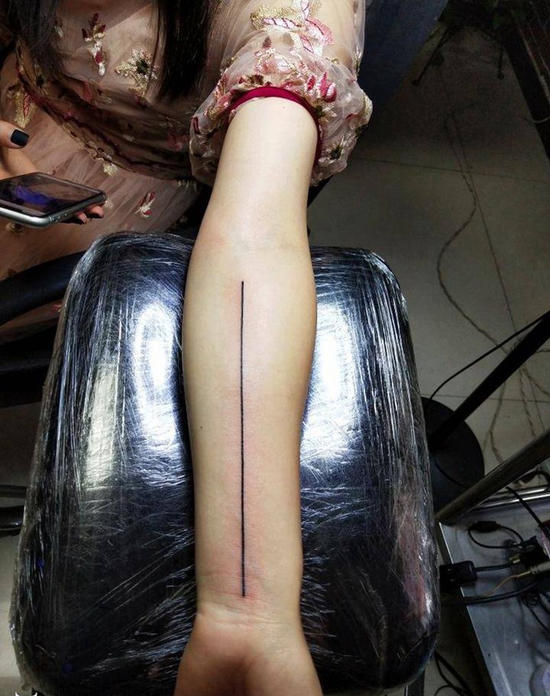 一条直线纹身图片_手臂几何纹身图案