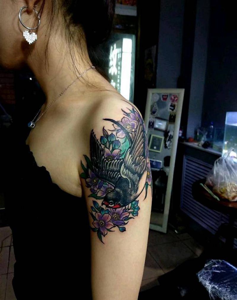 酷酷的小燕子纹身图片_手臂New School纹身图案