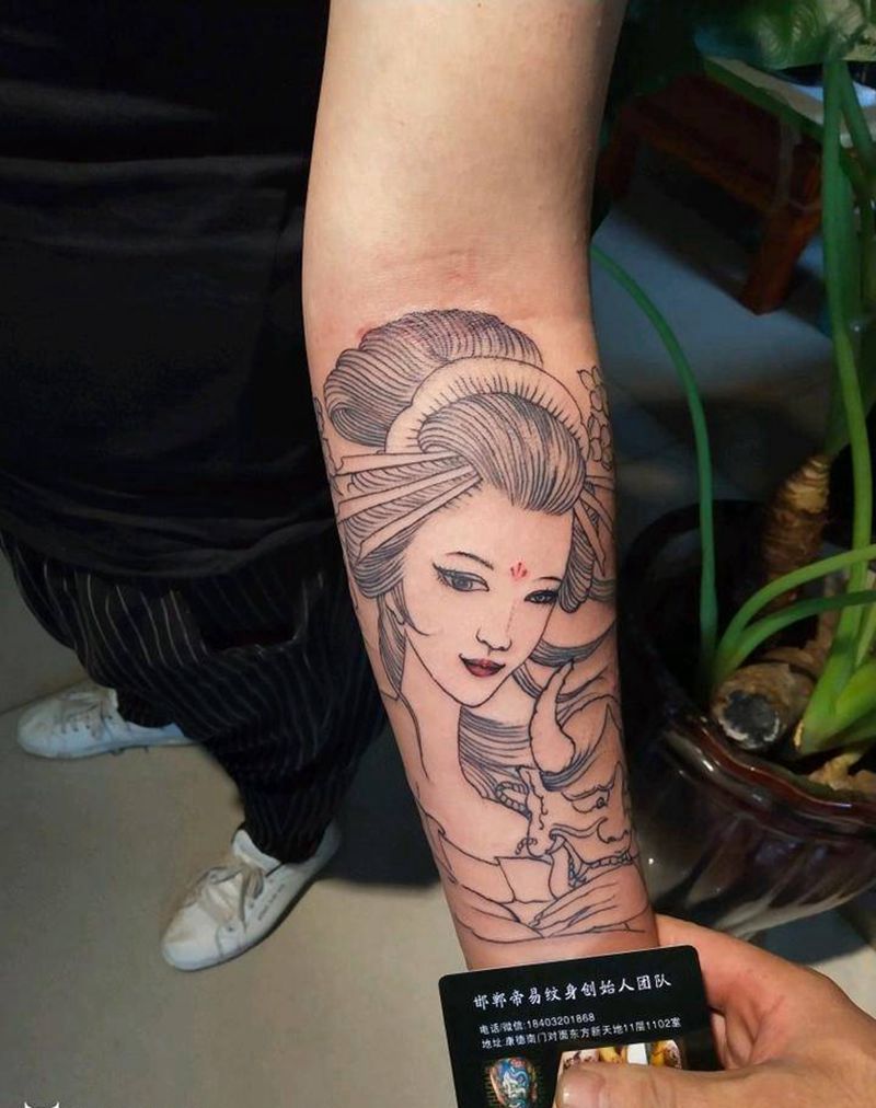 徒弟给顾客扎的艺妓线条纹身图片_手臂传统人物成品纹身图案