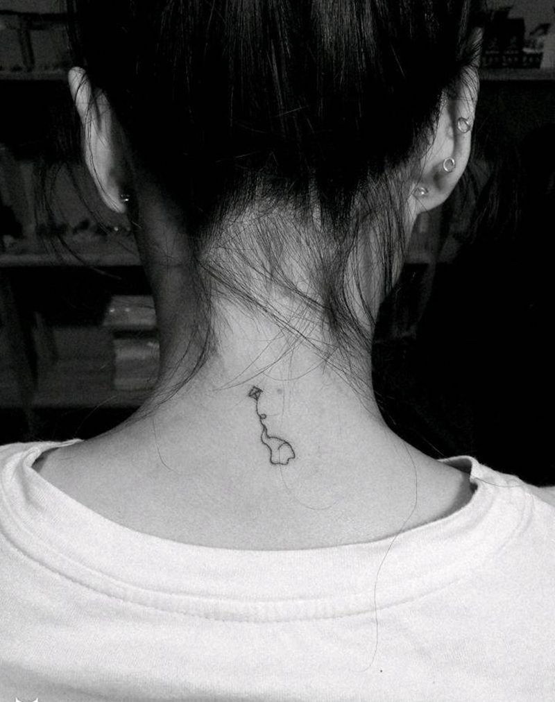 脖子小象纹身图片