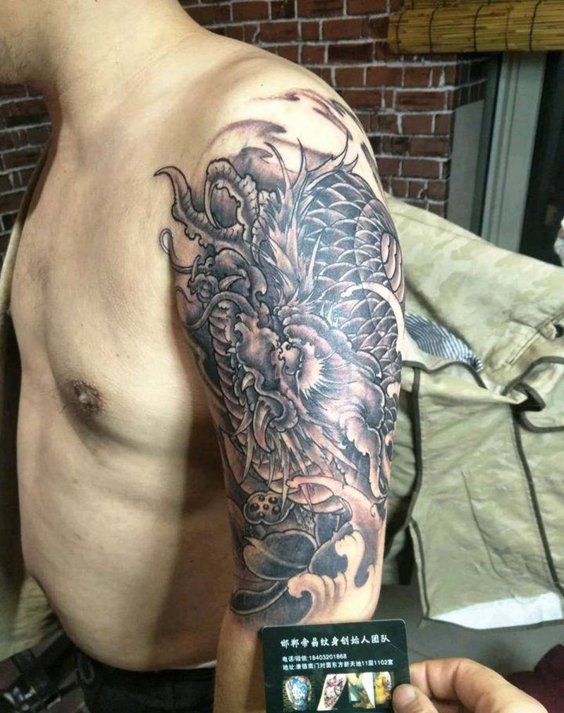 龙抬头。纹身图片_肩部传统动物宗教成品纹身图案