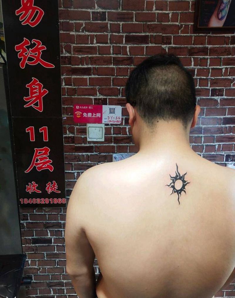 社会大哥的小清新纹身图片_背部图腾纹身图案