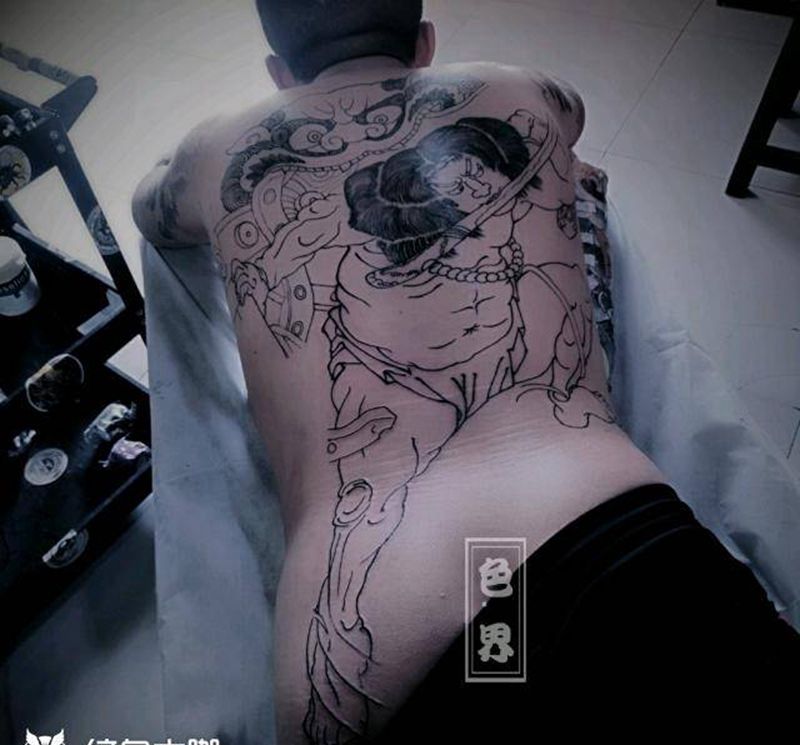 张顺破水们，未完，待续纹身图片_背部老传统纹身图案