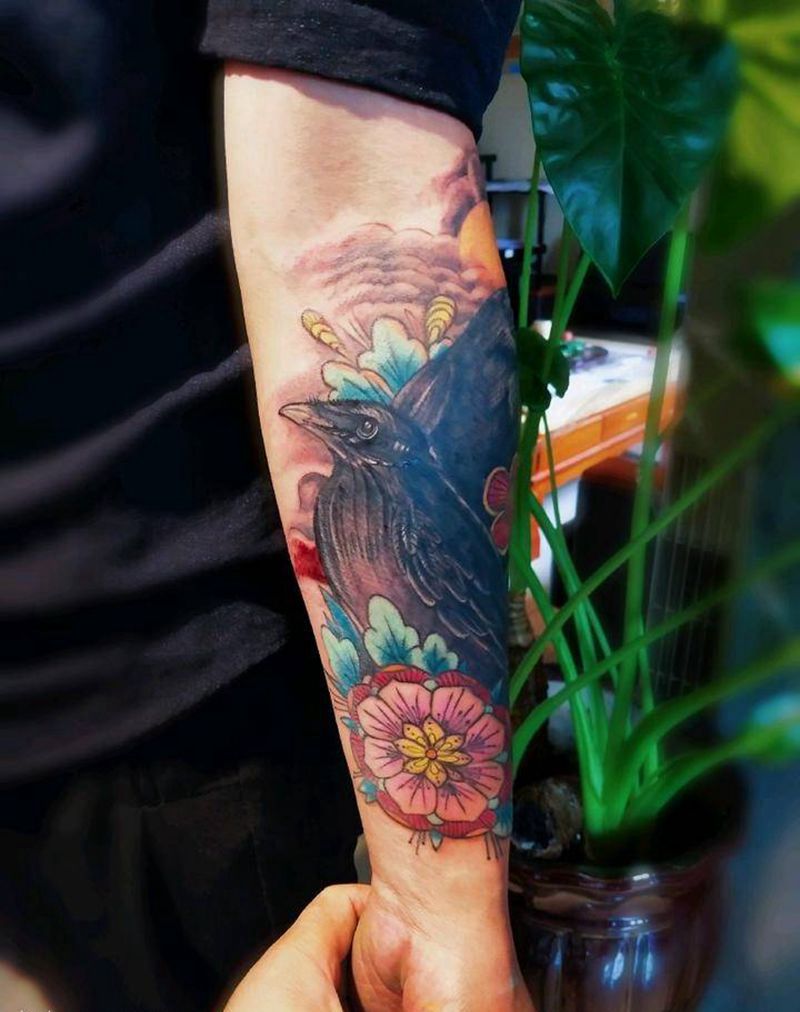 乌鸦偷日纹身图片_手臂欧美动物成品纹身图案