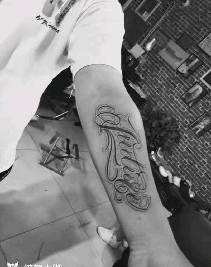 花体英文纹身图片_手臂欧美写实纹身图案