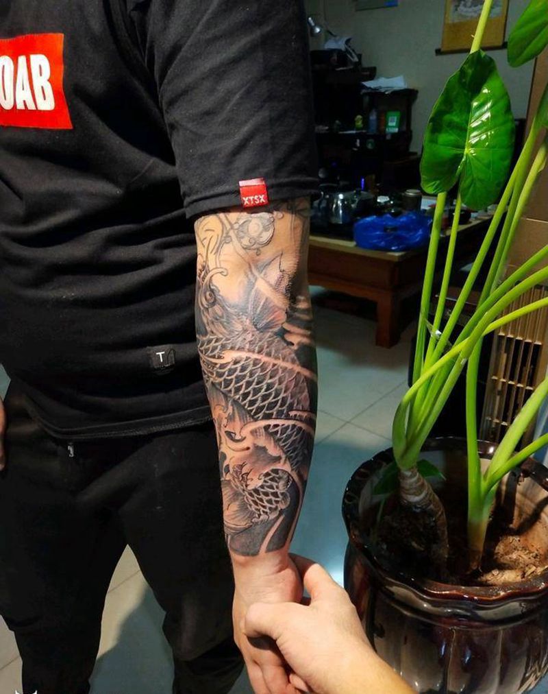 鱼纹身图片_手臂新传统包小臂纹身图案