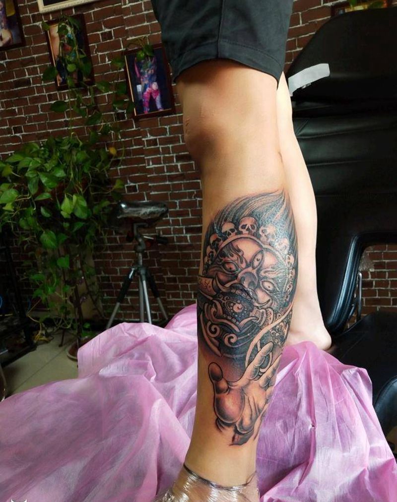 黑天纹身图片_腿部新传统纹身图案