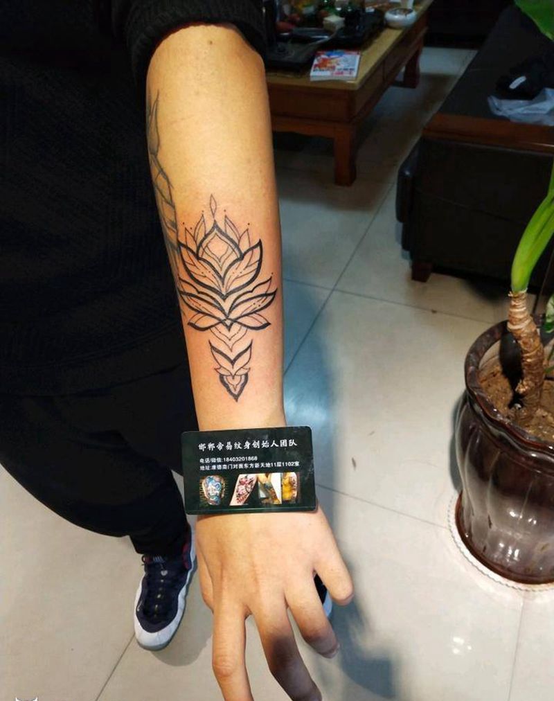 图腾纹身图片_手臂几何图腾纹身图案