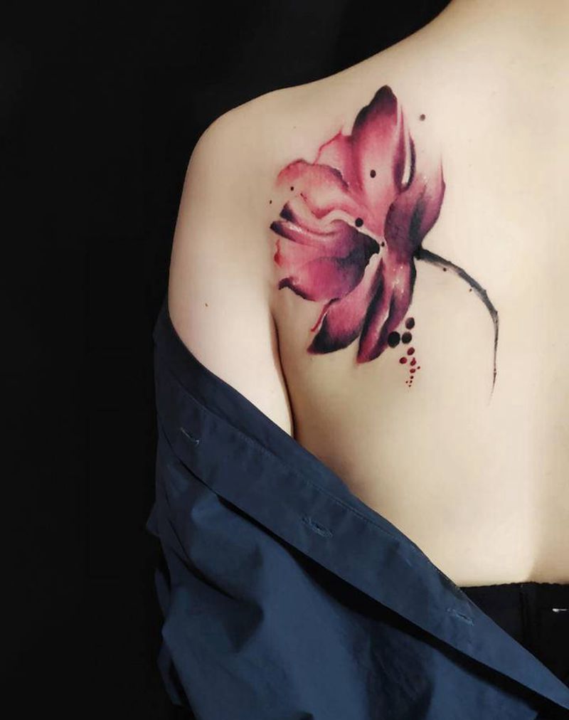 水墨花纹身图片_肩部水墨纹身图案