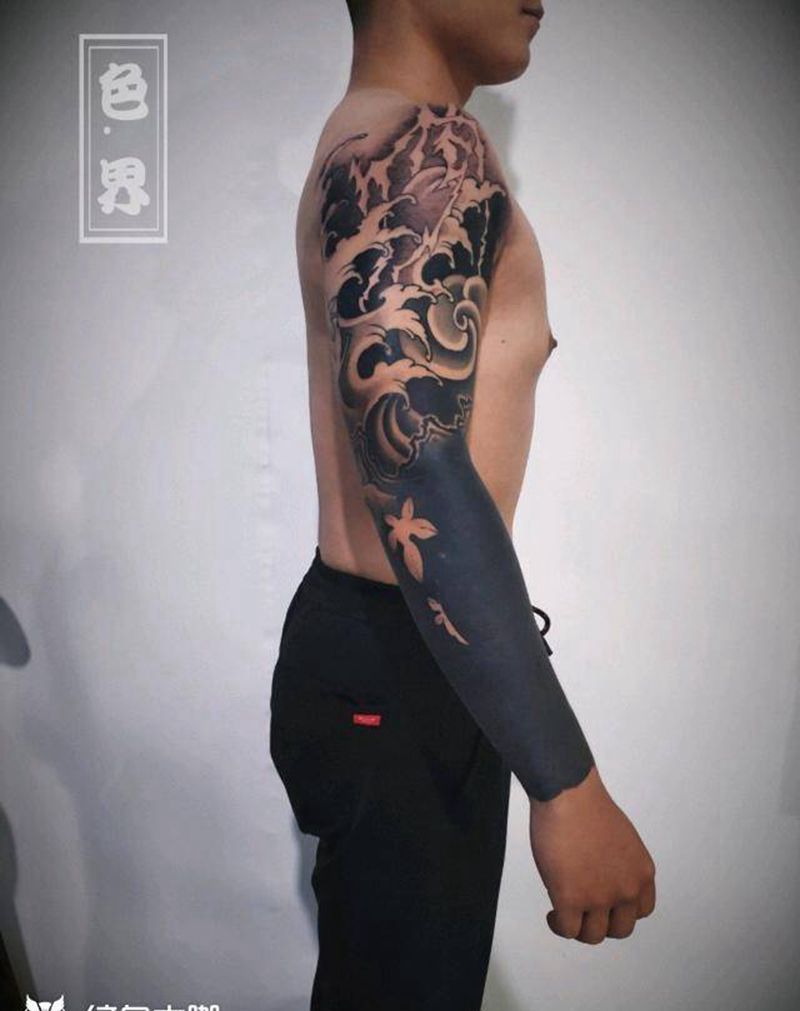 黑臂水浪雷电纹身图片_手臂新传统纹身图案