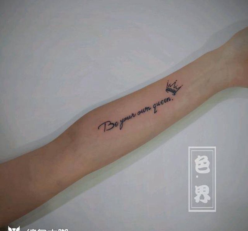 我是你的女王纹身图片_手臂小清新字母纹身图案