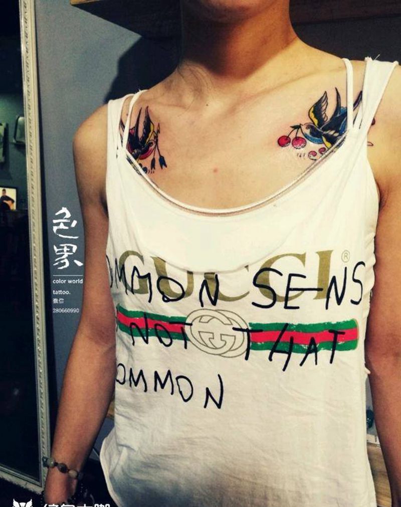 肩部schoo燕子纹身图片