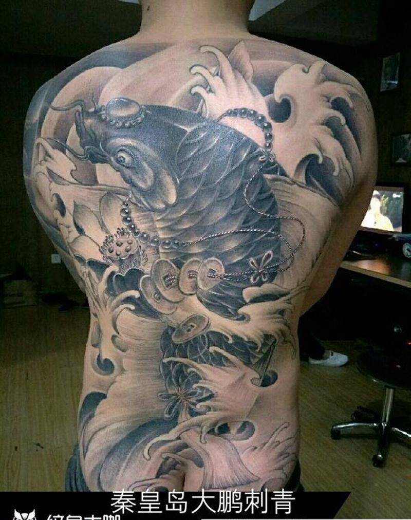 鲤鱼，满背纹身图片