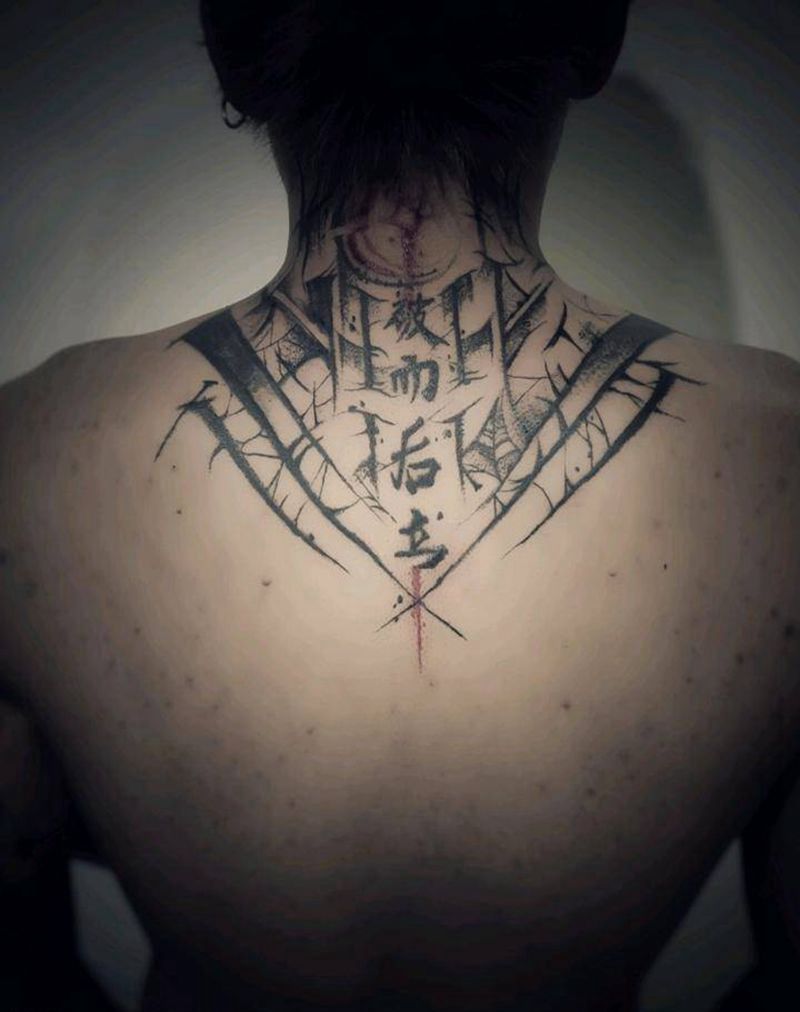 花体字纹身图片_颈部纹身图案