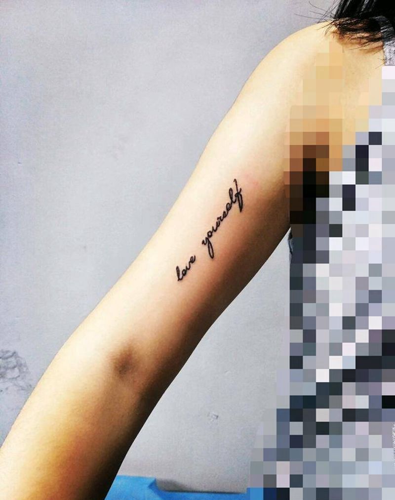 小字母纹身图片