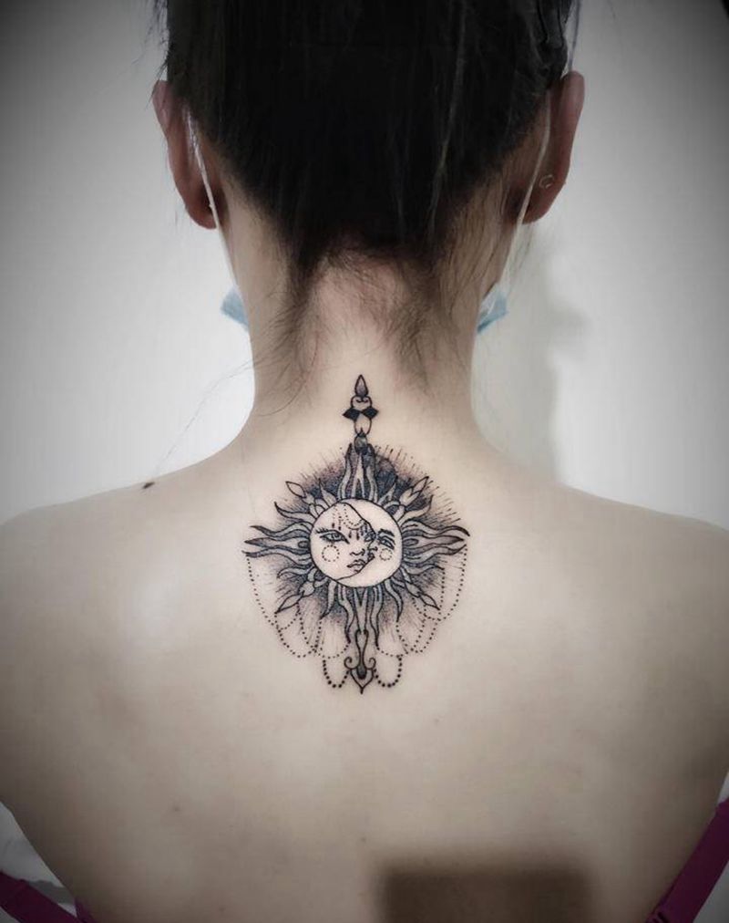 遮盖小图纹身图片_颈部点刺纹身图案