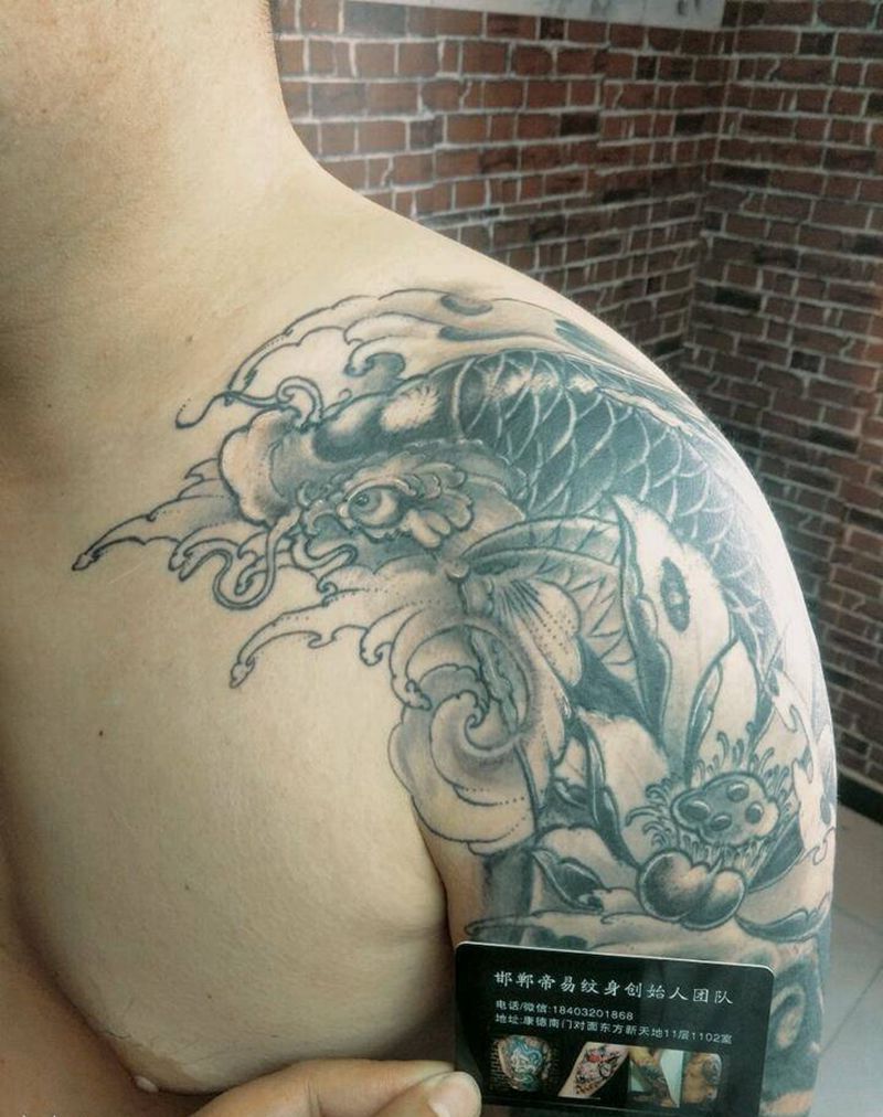 暴力遮盖纹身图片_肩部传统动物成品纹身图案