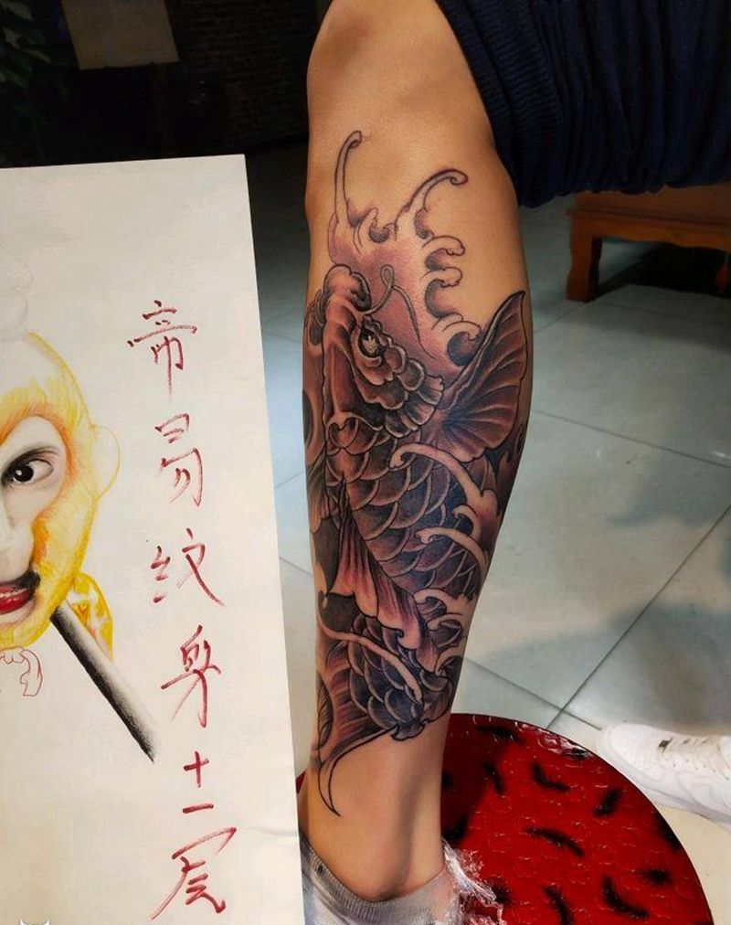 徒弟们做的大鲤鱼纹身图片_腿部新传统纹身图案