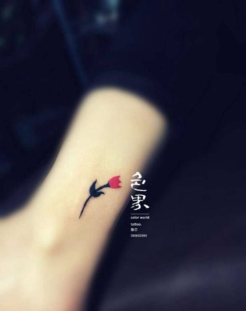 脚踝内侧小花纹身图片