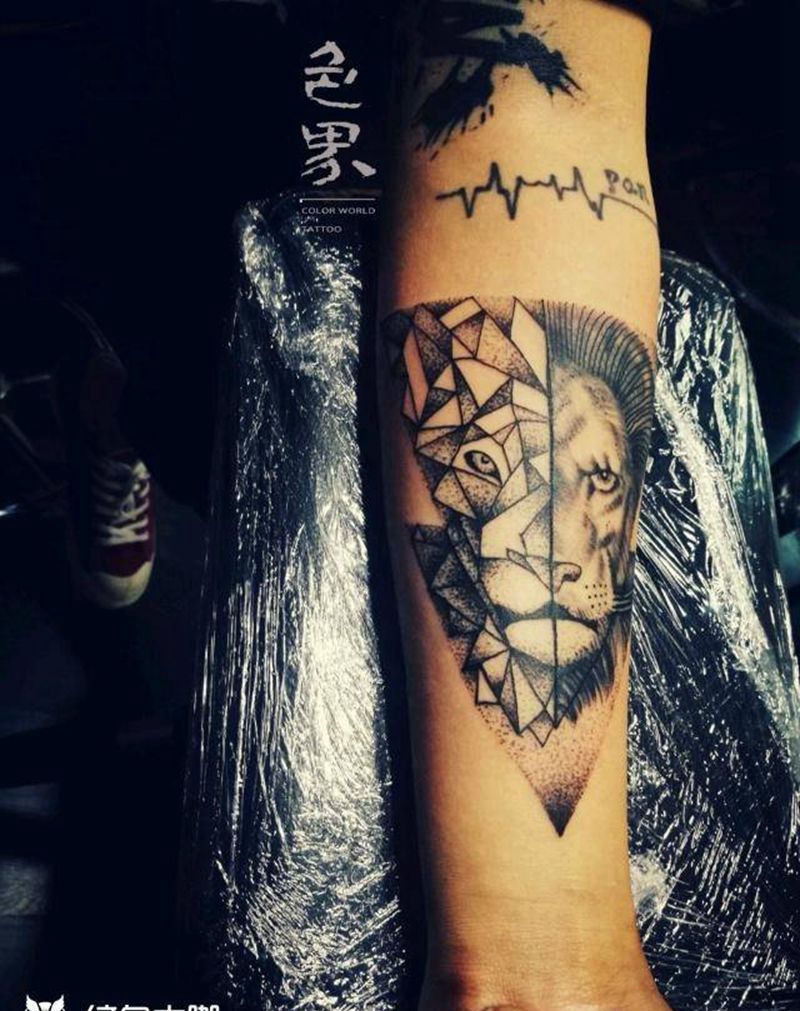 点刺几何狮子纹身图片