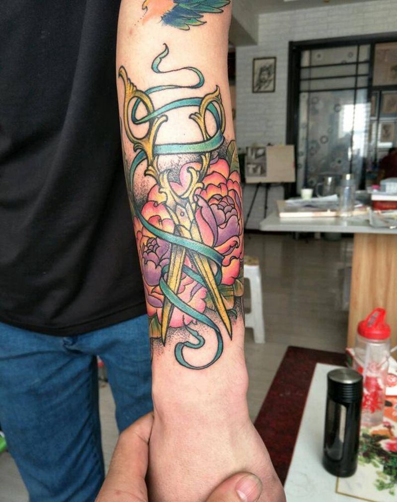 金剪刀纹身图片_手臂欧美静物成品纹身图案