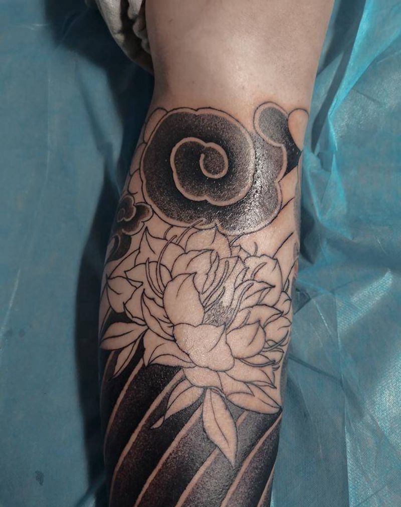 今日工事纹身图片_腿部老传统纹身图案