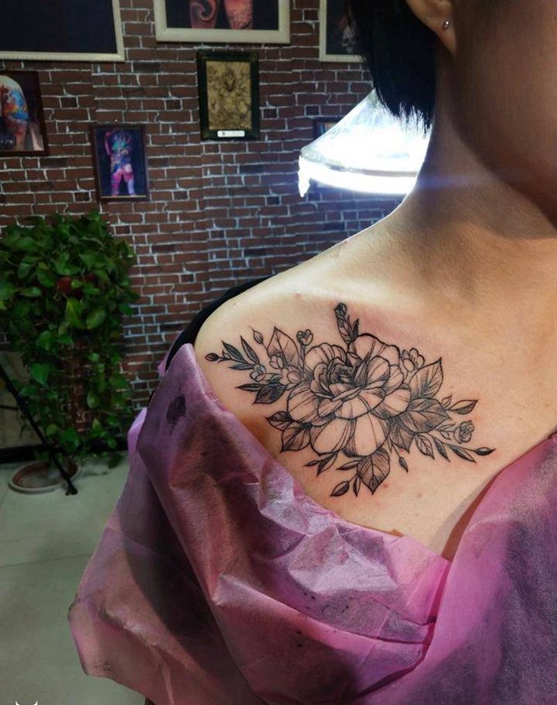 花花纹身图片_胸部点刺纹身图案