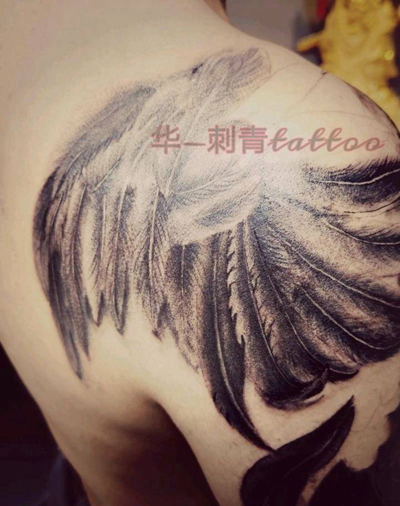 闲呼鹰嗾犬，白羽摘雕弓。纹身图片_肩部背部欧美写实新传统纹身图案