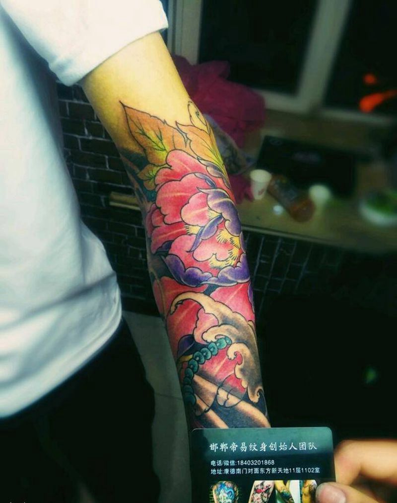 花纹身图片_手臂传统植物成品纹身图案