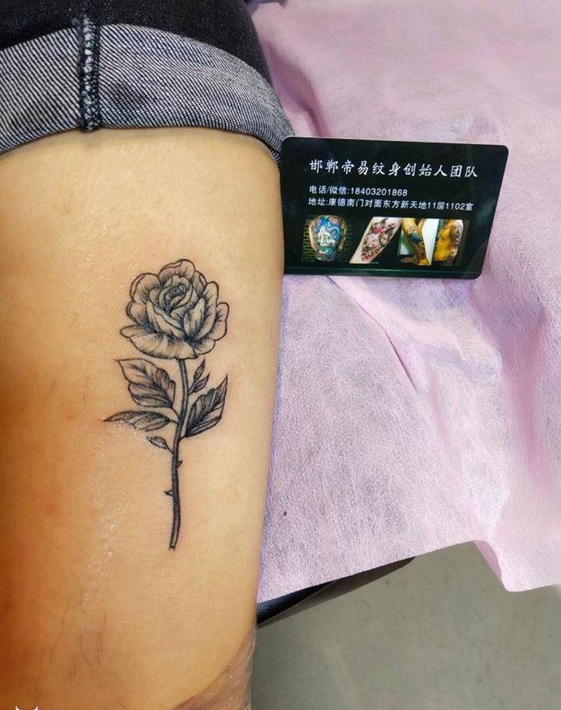 点刺小花纹身图片_脚部点刺纹身图案