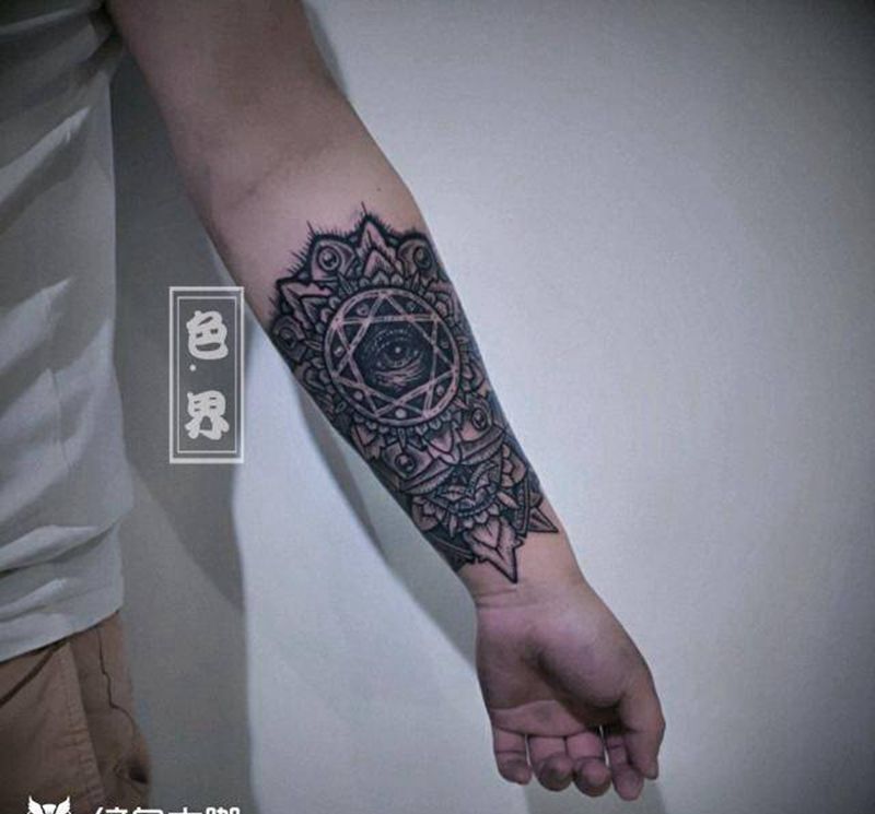 繁花纹身图片_手臂几何纹身图案