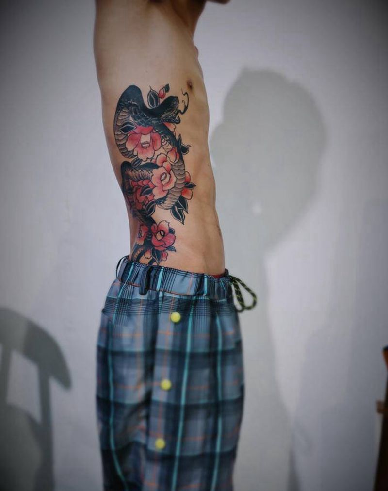 Snake纹身图片_腹部新传统纹身图案