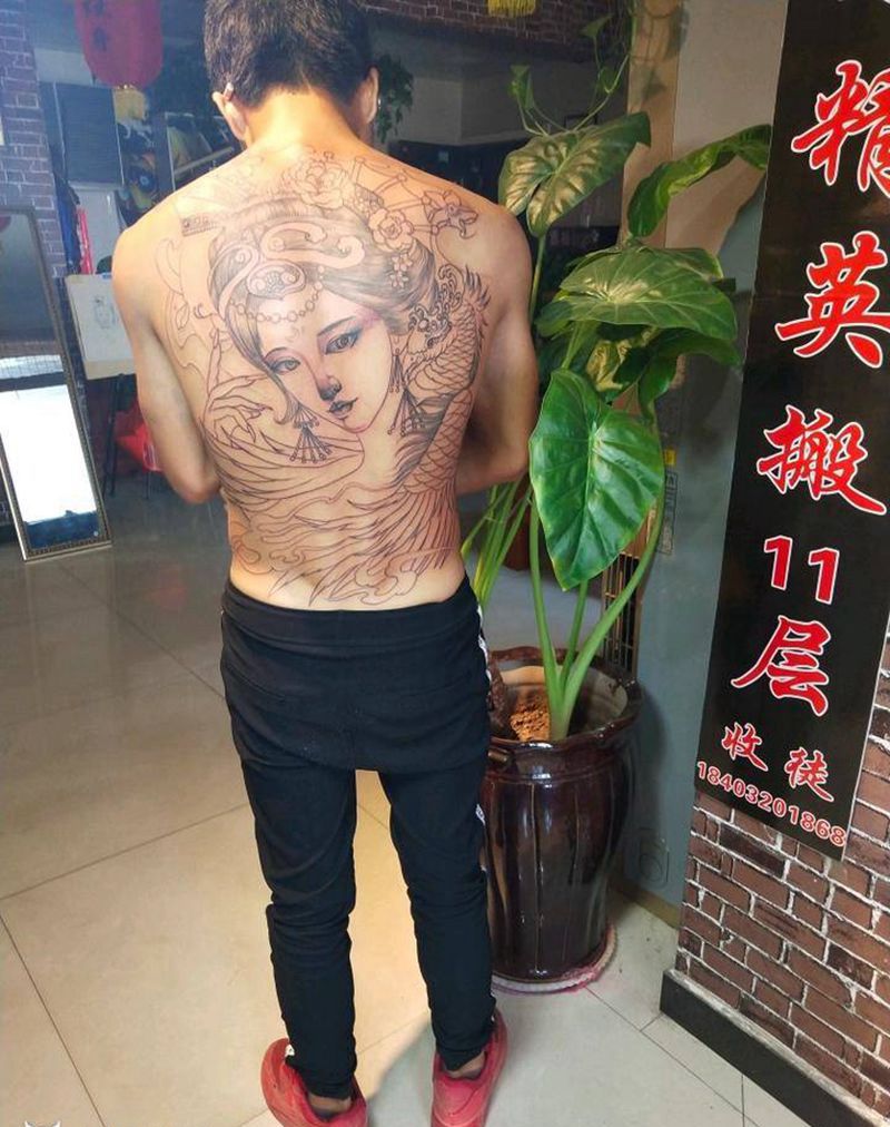线条纹身图片_背部新传统纹身图案