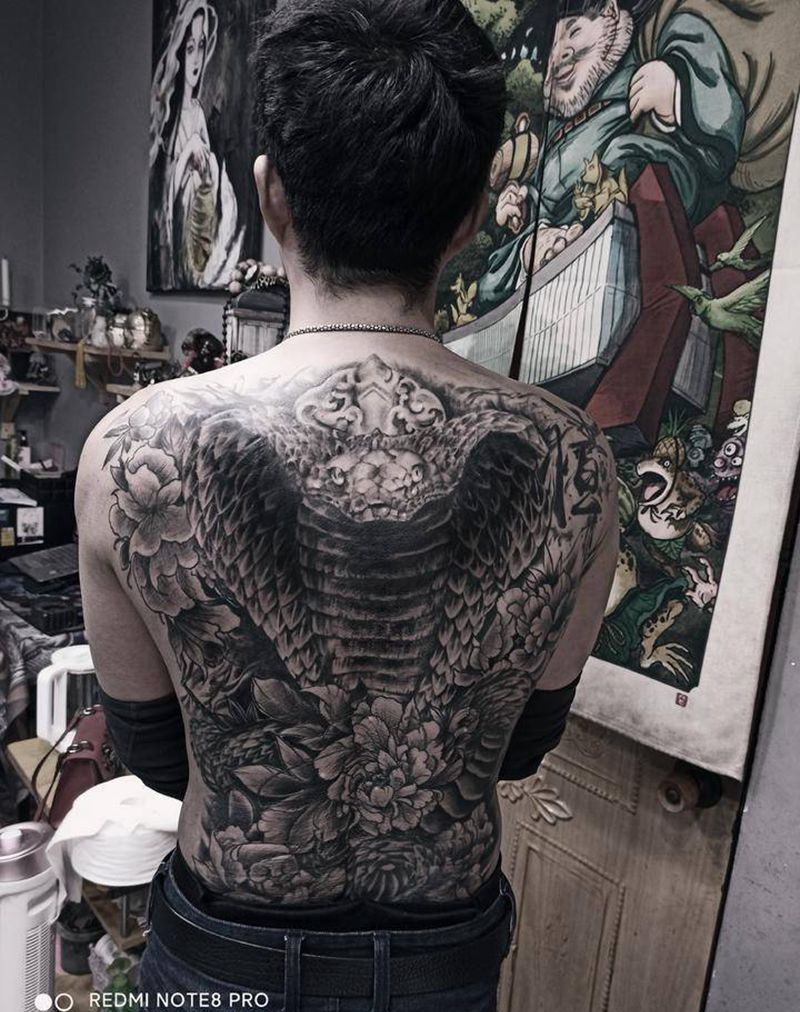 蛇纹身图片_欧美写实新传统纹身图案