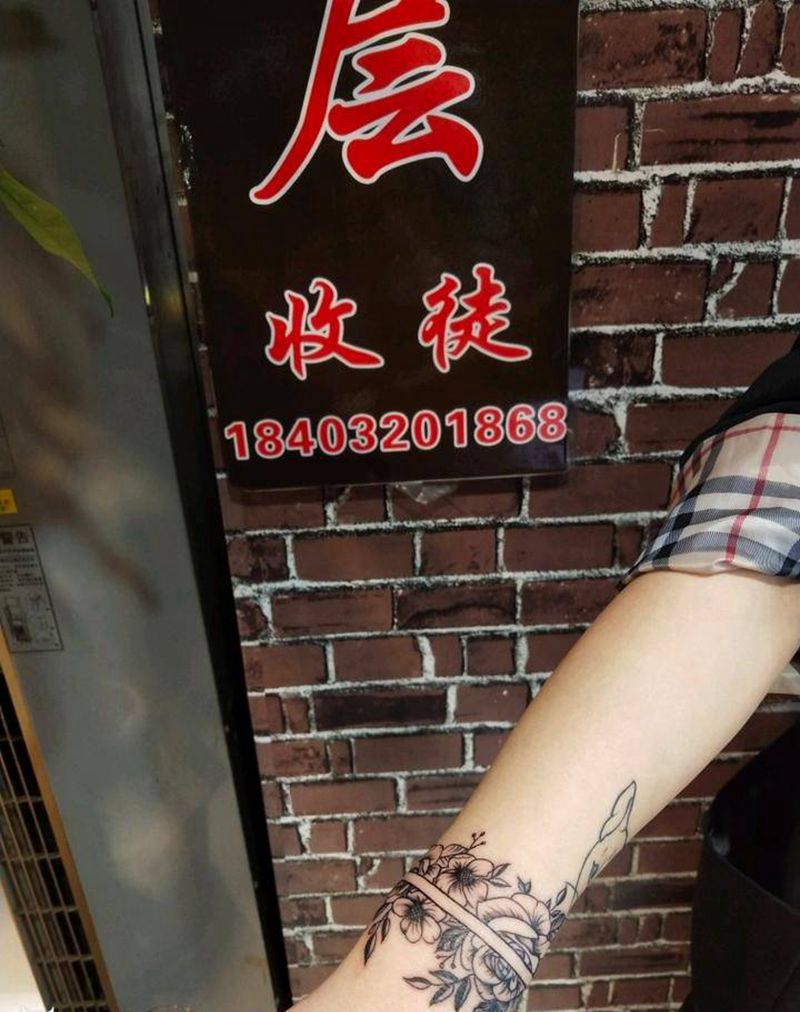 花臂环纹身图片_手臂点刺纹身图案