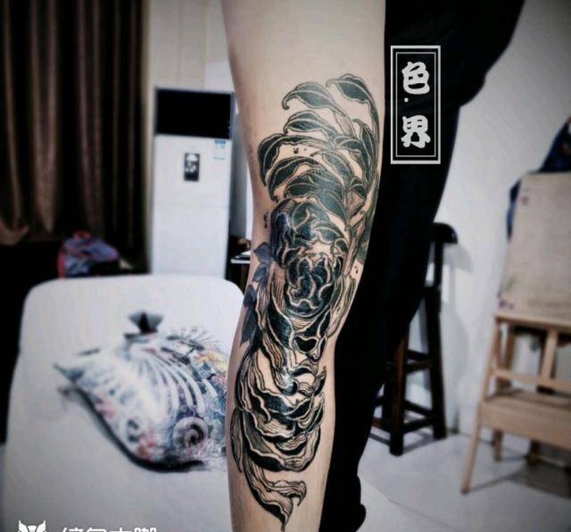 膝盖花纹身图片_腿部水墨纹身图案