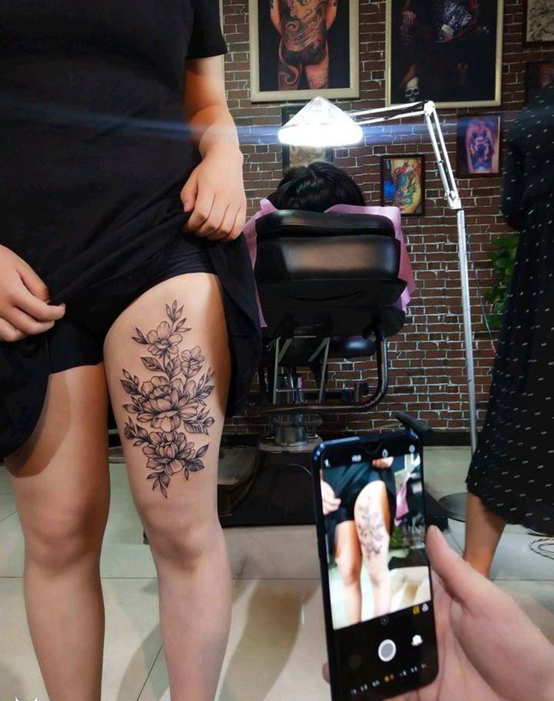 素花纹身图片_腿部点刺纹身图案