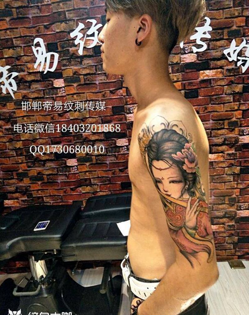 美女纹身图片_肩部传统人物成品纹身图案