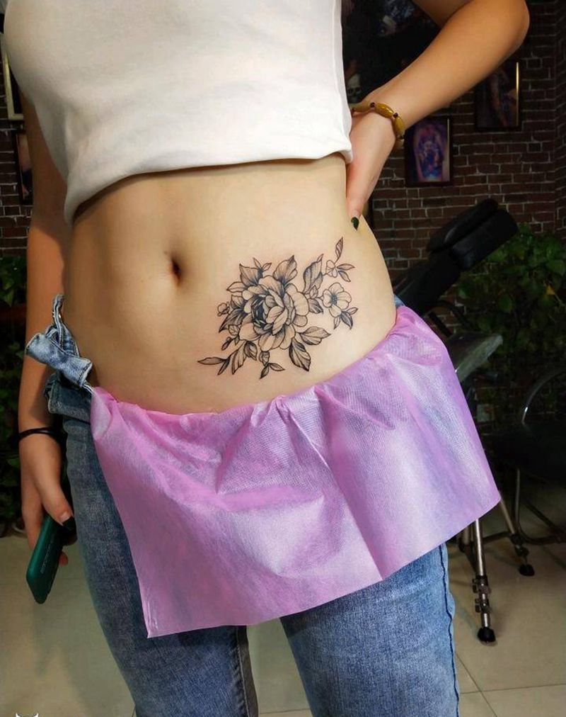 素花纹身图片_腹部点刺纹身图案