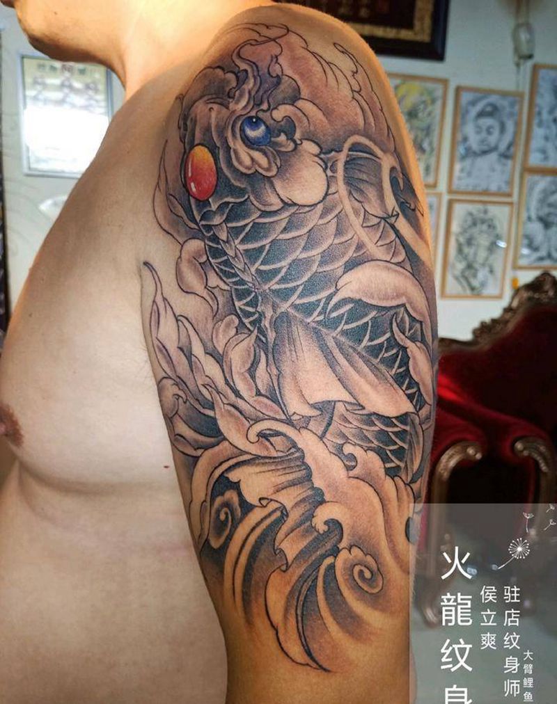 鲤鱼纹身图片_腿部手臂老传统新传统鱼纹身图案
