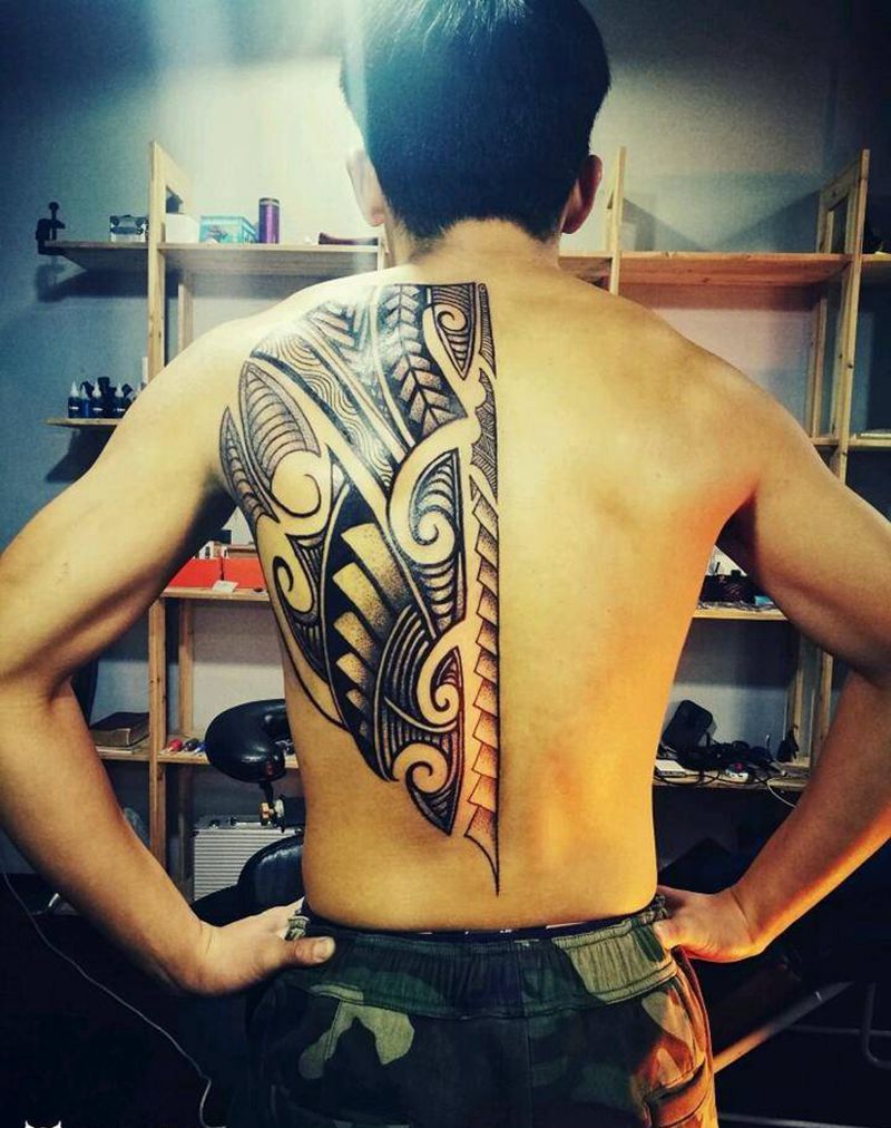 半背图腾纹身图片