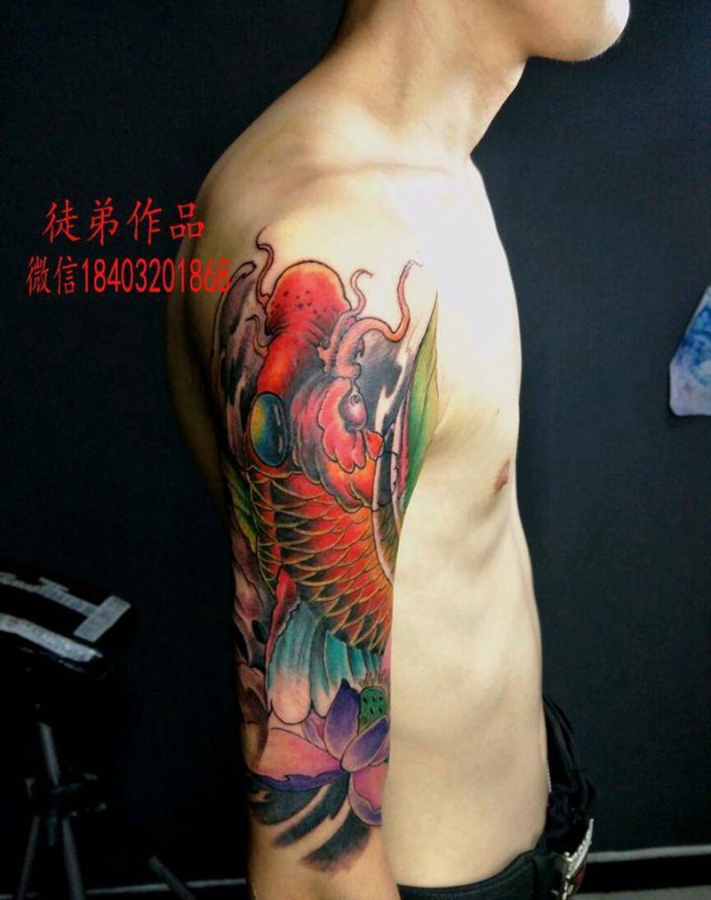 彩色鱼纹身图片_肩部传统动物成品手稿纹身图案