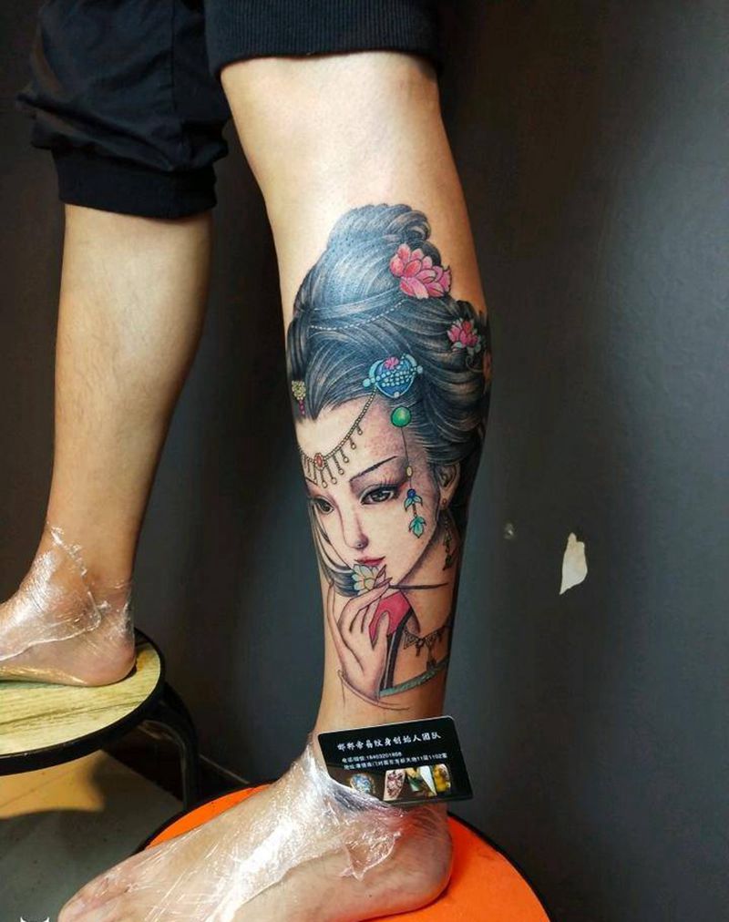 美女纹身图片_腿部新传统艺妓美女纹身图案