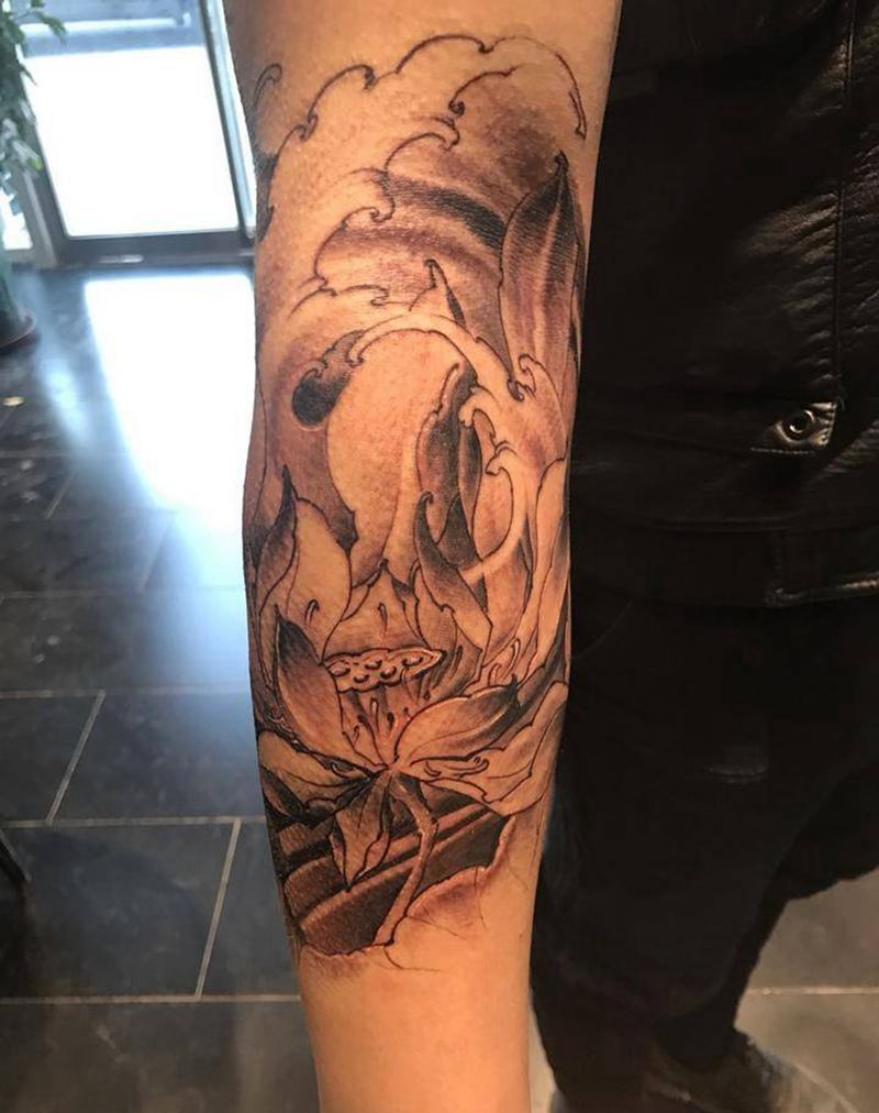 莲花七分袖纹身图片